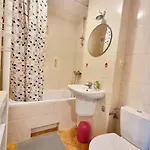 Apartman Comfortable 3 Bedroom Flat Next To Q22 Building *