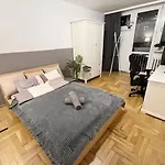 Comfortable 3 Bedroom Flat Next To Q22 Building Βαρσοβία