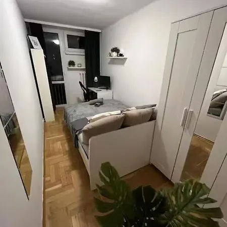 Comfortable 3 Bedroom Flat Next To Q22 Building