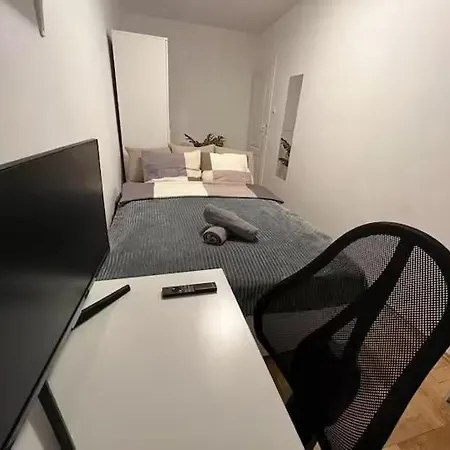 Διαμέρισμα Comfortable 3 Bedroom Flat Next To Q22 Building