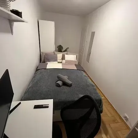 Comfortable 3 Bedroom Flat Next To Q22 Building Βαρσοβία