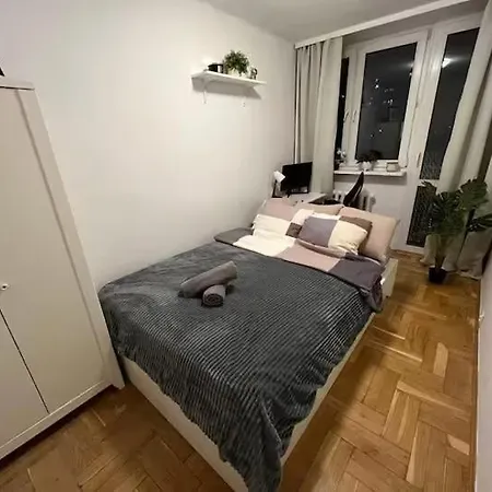 Comfortable 3 Bedroom Flat Next To Q22 Building Βαρσοβία